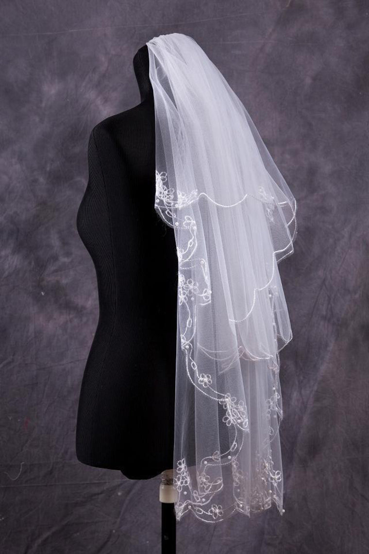 Beautiful Two-Tier Finger-Tip Bridal Veils With Pencil Edge