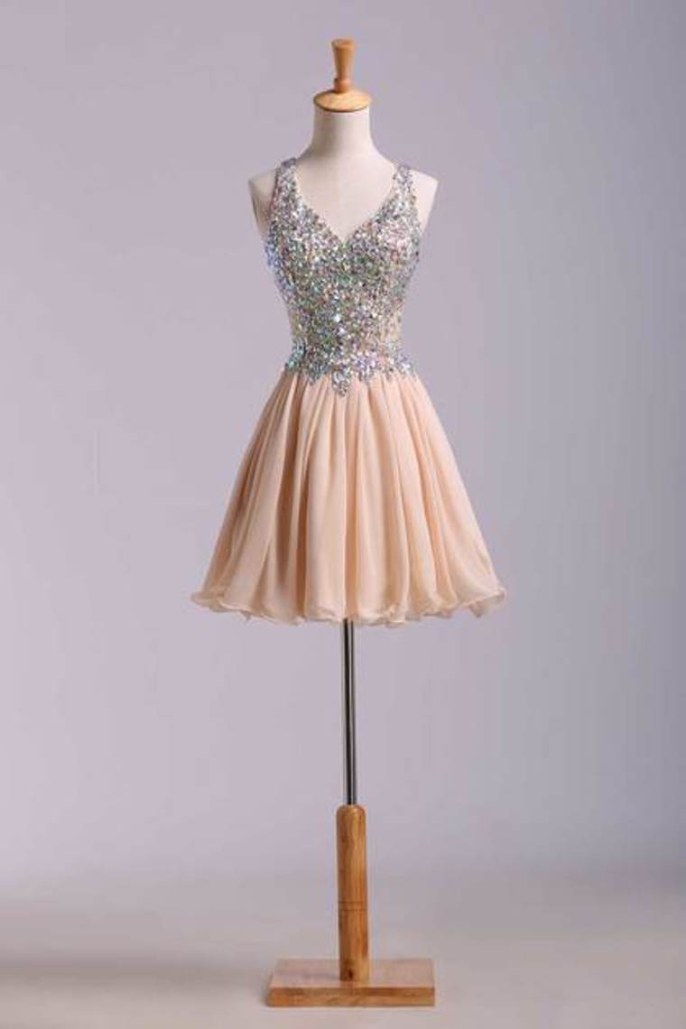 2022 Delicate Short/Mini Halter A Line/Princess Homecoming Dresses Lace&Chiffon Beaded Bodice