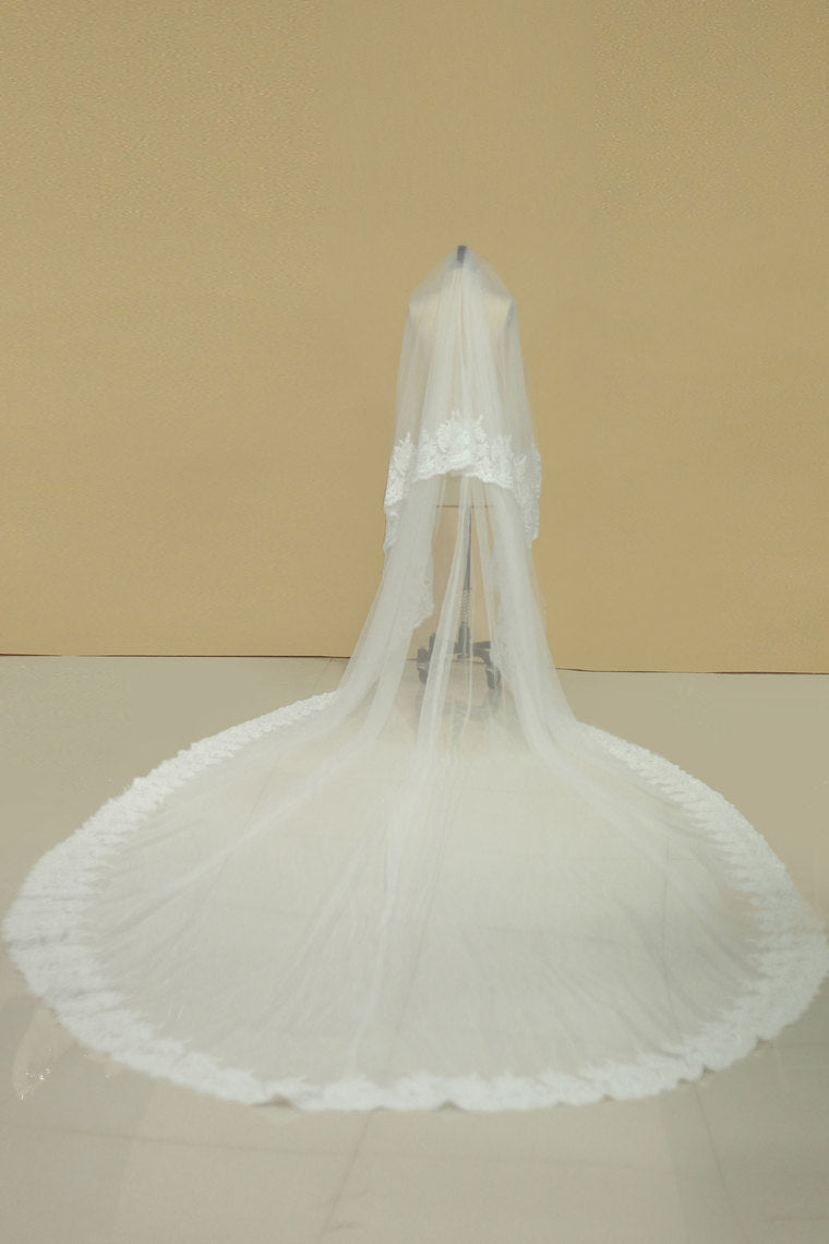 2022 Beautiful One-Tier Wedding Veils With Applique
