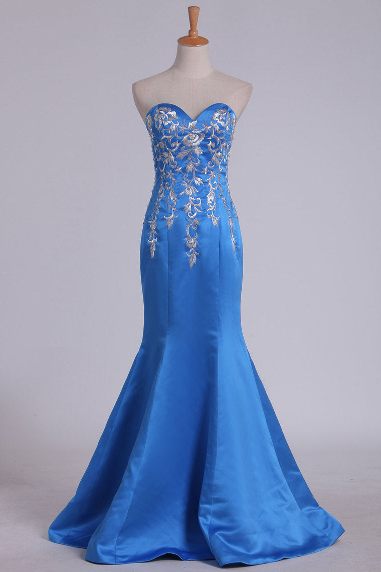 2022 Satin Sweetheart Mermaid Prom Dress With Embroidery Sweep Train