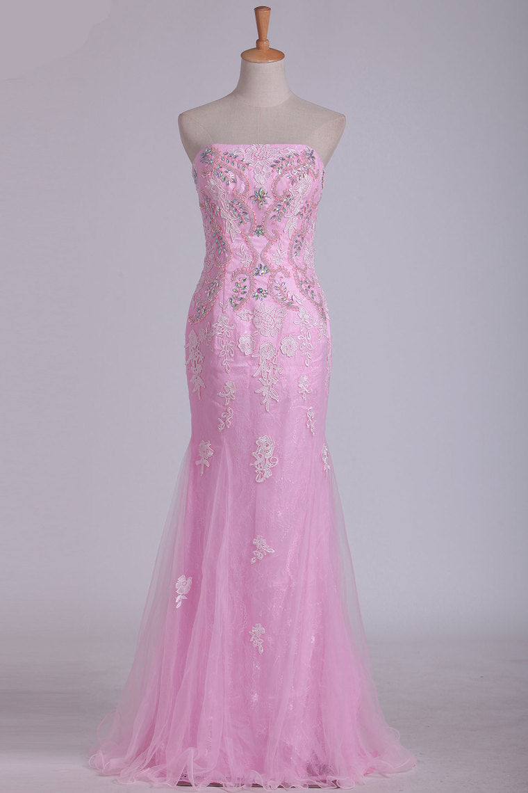 2022 Column Strapless With Beading And Applique Prom Dresses Sweep Train