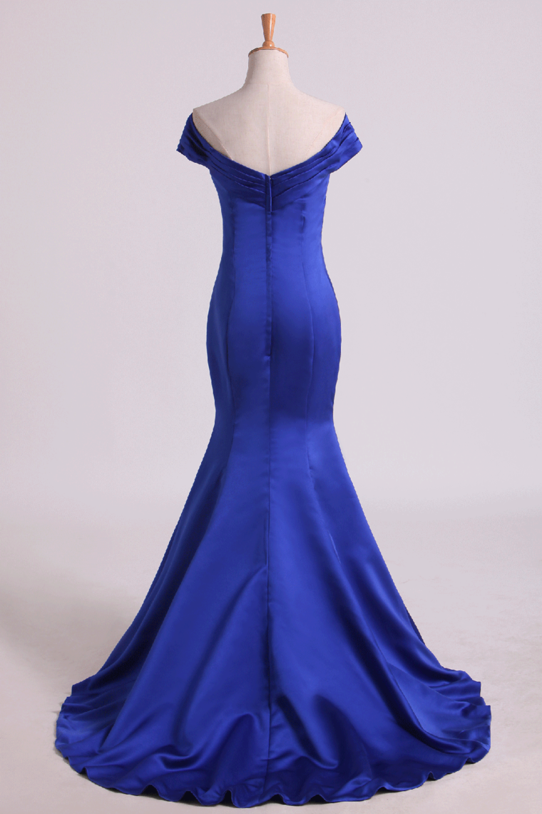 2022 Prom Dresses Off The Shoulder Satin Mermaid Dark Royal Blue Sweep Train